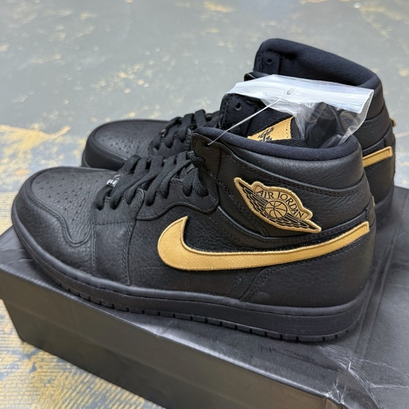 Nike Air Jordan 1 Hi Retro BHM 908656-001 10 Gold Black - Picture 6 of 9
